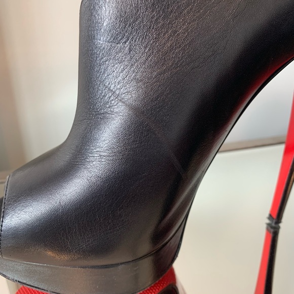 Authentic Christian Louboutain Vertia Asymmetric Black Bootie Size 39.5 - Picture 7 of 10